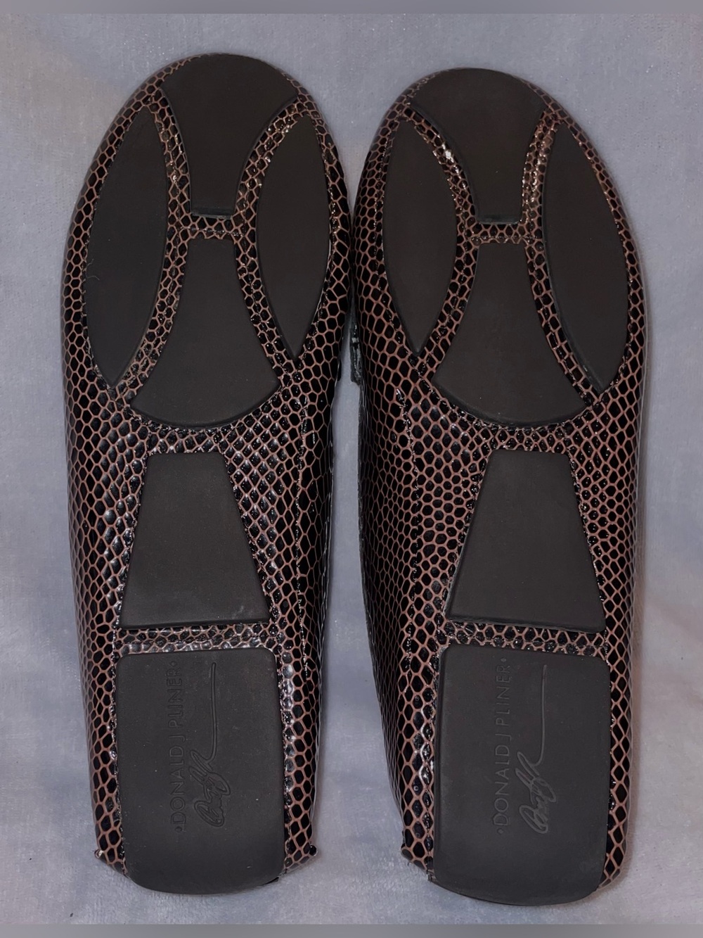 Donald J Pliner NWOT Women Size 10 Viky Brown Patent Snake Embossed Loafers Flat - Picture 6 of 13